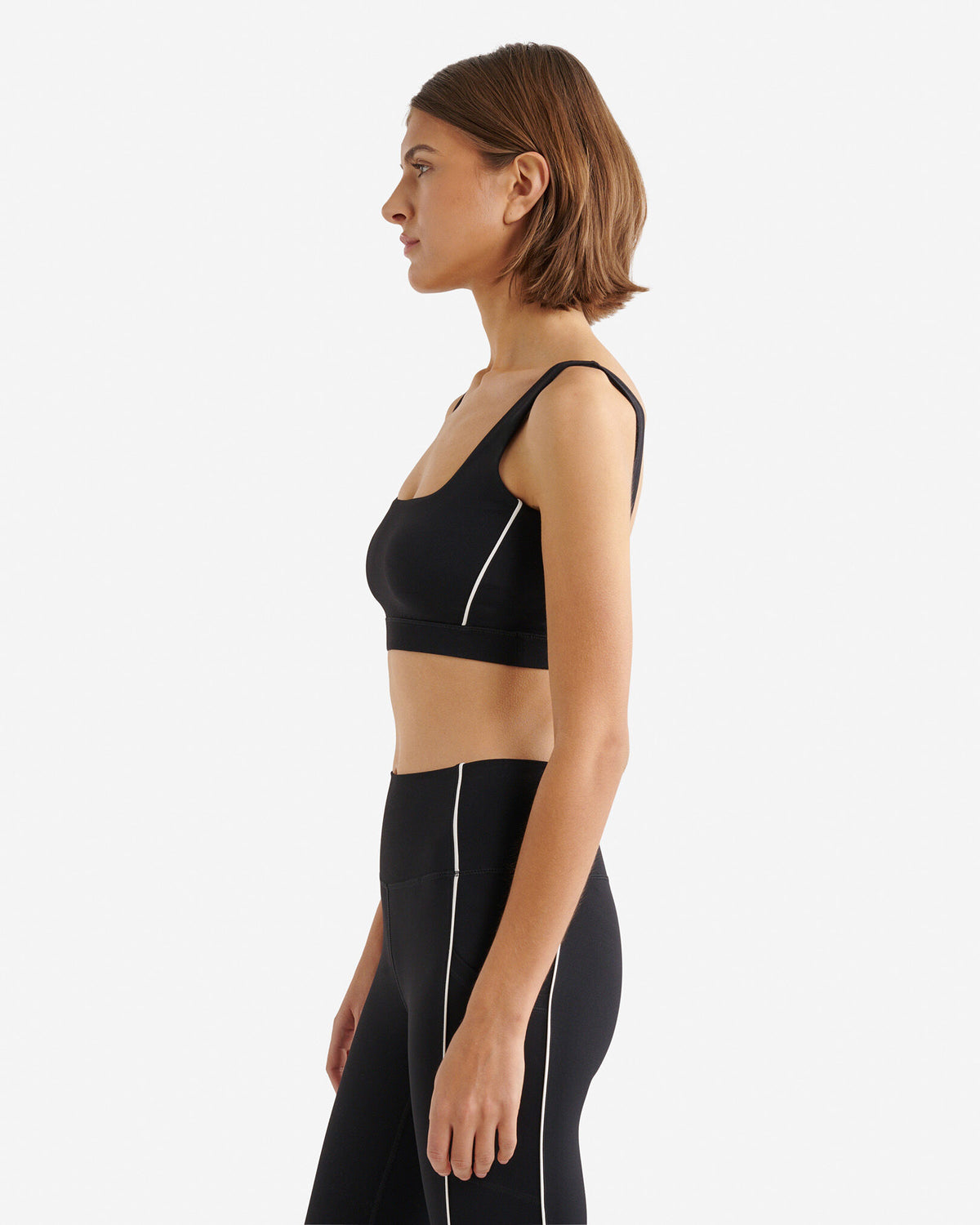 Restore Stretch Piped Sports Bra / BLACK
