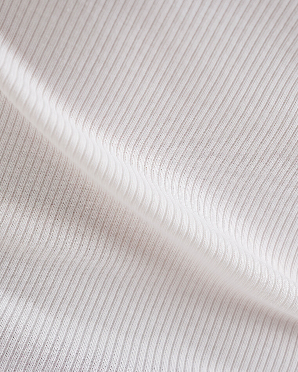 Roam Rib Fitted Short Sleeve Top / WHITE