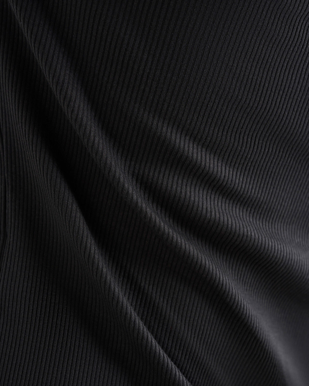 Roam Rib Fitted Long Sleeve Henley / BLACK