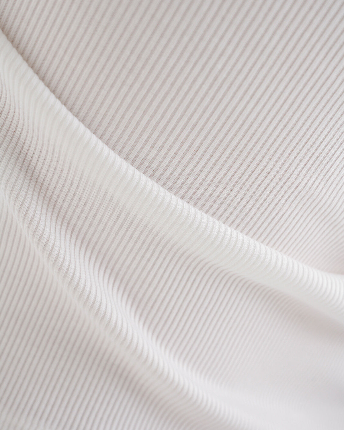 Roam Rib Fitted Long Sleeve Top / WHITE