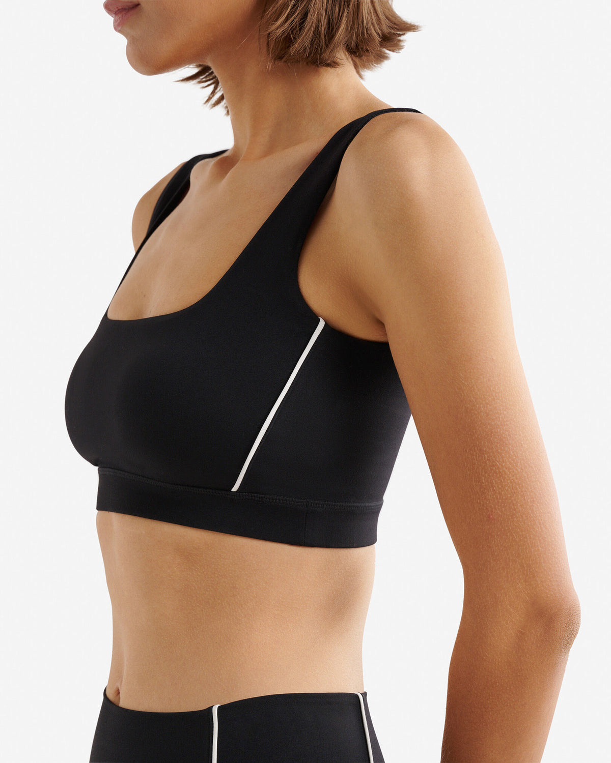 Restore Stretch Piped Sports Bra / BLACK